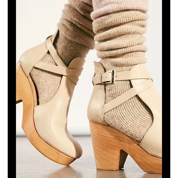 FREE PEOPLE White Strappy Leather Cedar Wooden Clog SzEU39/ 9 GUC Small Mark - Picture 1 of 14